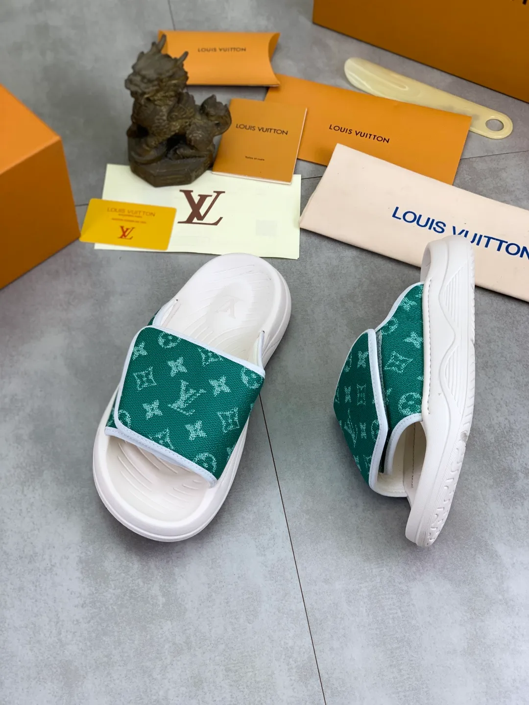 Men's shoes 💰P320💰【New style】🆘 Original quality 【LOUIS VUITTON】The popular Louis Vuitton LV men's slippers on the official website are on sale simultaneously! Original fabric imported from Italy. Original bottom provided by the original factory. Number of yards: 38-44 (customized to 45). Multiple colors to choose from. Fully packaged drawer box.